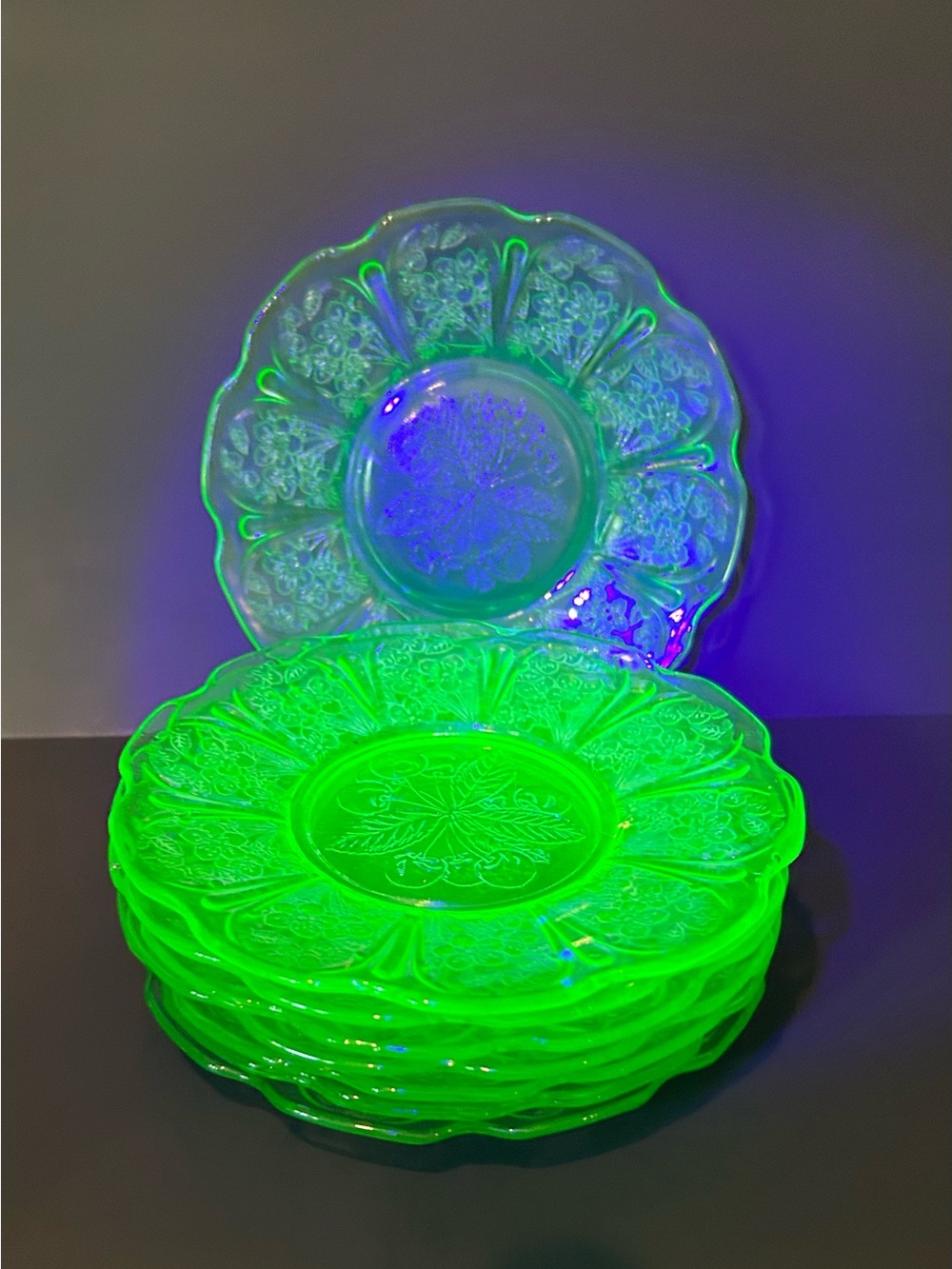 Jeannette Glass Cherry Blossom Uranium 6” Plates Set of 8 Vintage UV Glow - Picture 2 of 8
